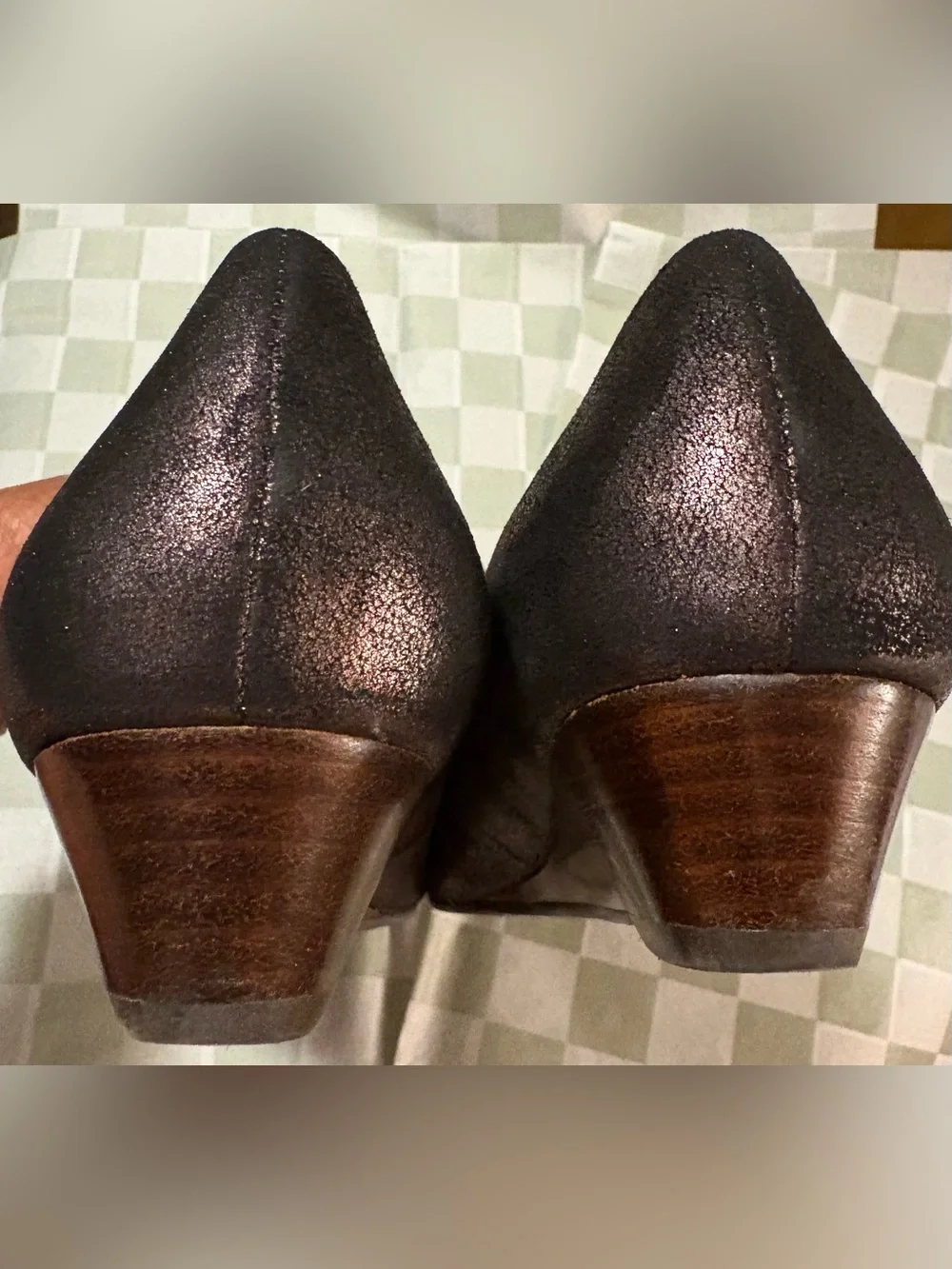 Trotters Sizzle Signature Gold-Tone Metallic Suede Buckle Pumps Slip-On - Sz 7.5